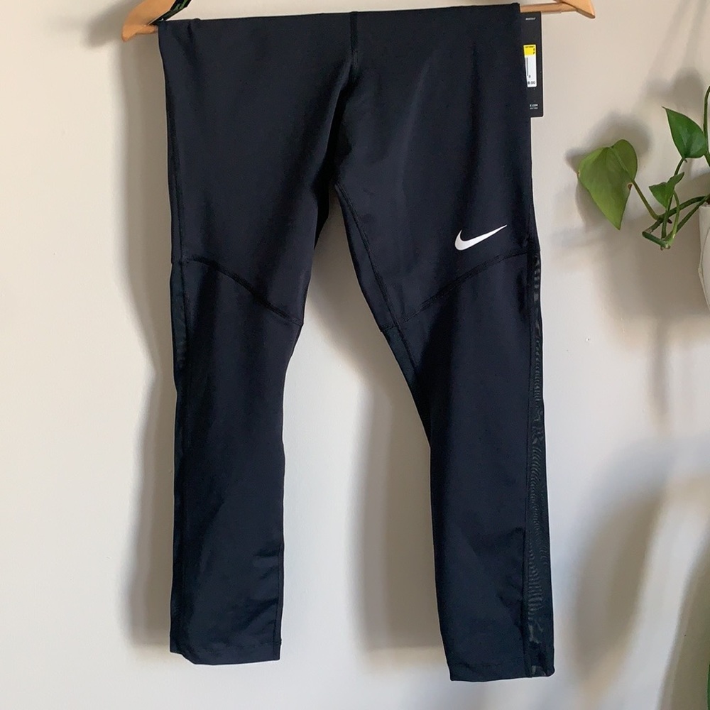 Nike cropped fitted workout pants